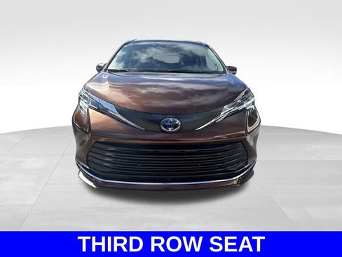 Used 2021 Toyota Sienna XLE image 8