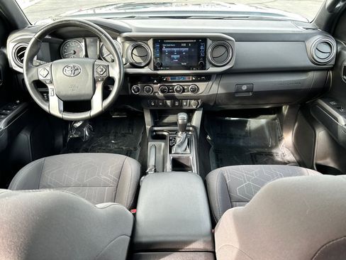 Used 2017 Toyota Tacoma TRD Off-Road w/ Premium & Technology Package image 22