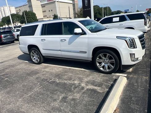 Used 2018 Cadillac Escalade ESV Premium Luxury AWD/4WD image 4