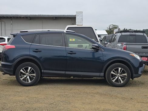 Used 2017 Toyota RAV4 XLE w/ All Weather Liner Package AWD/4WD image 4