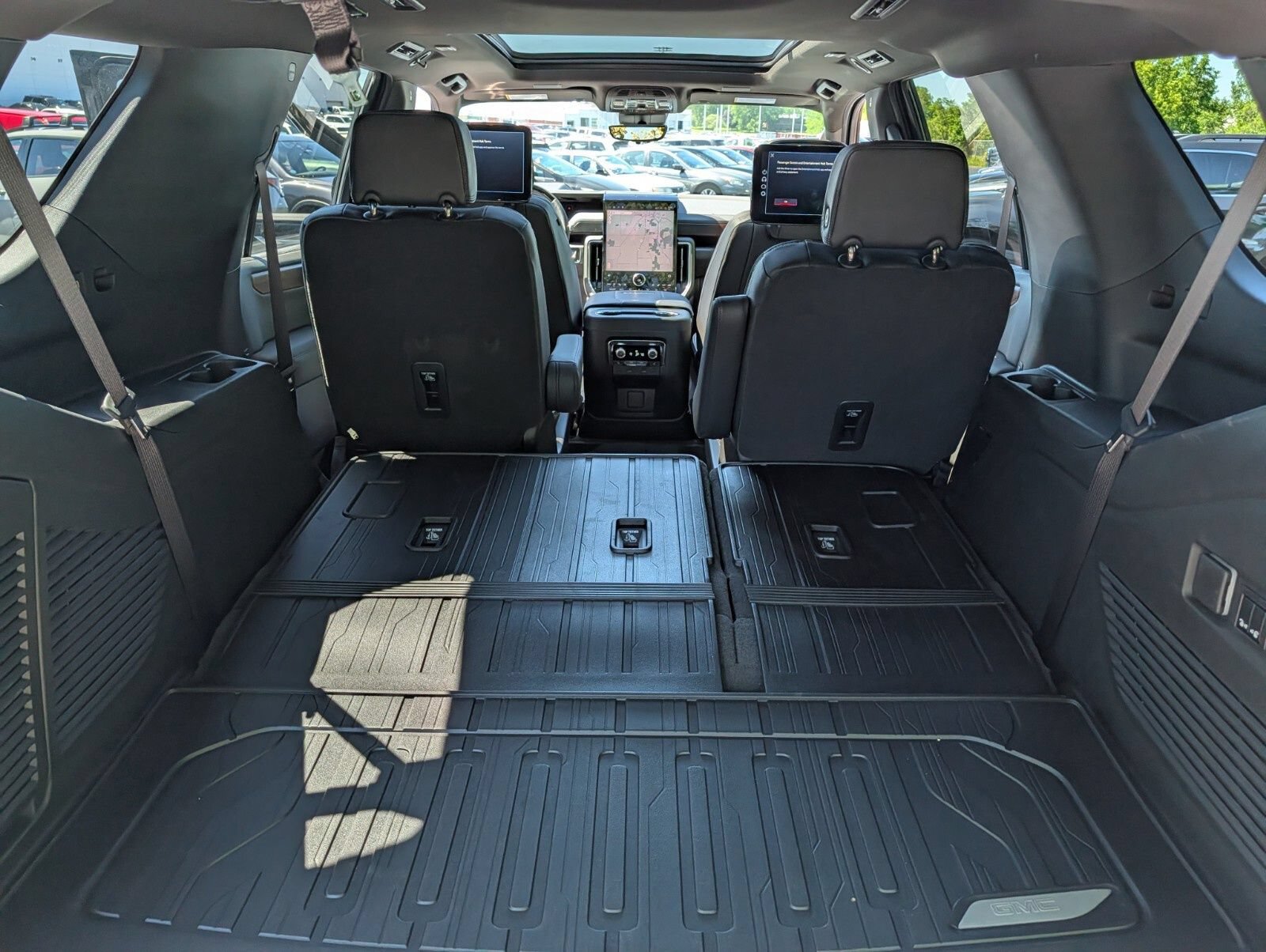 New 2026 GMC Yukon Denali w/ Denali Reserve Package AWD/4WD image 29
