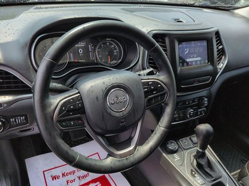 Used 2019 Jeep Cherokee Latitude Plus w/ Cold Weather Group AWD/4WD image 9