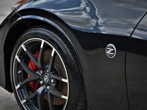 Used 2019 Nissan 370Z NISMO RWD image 9