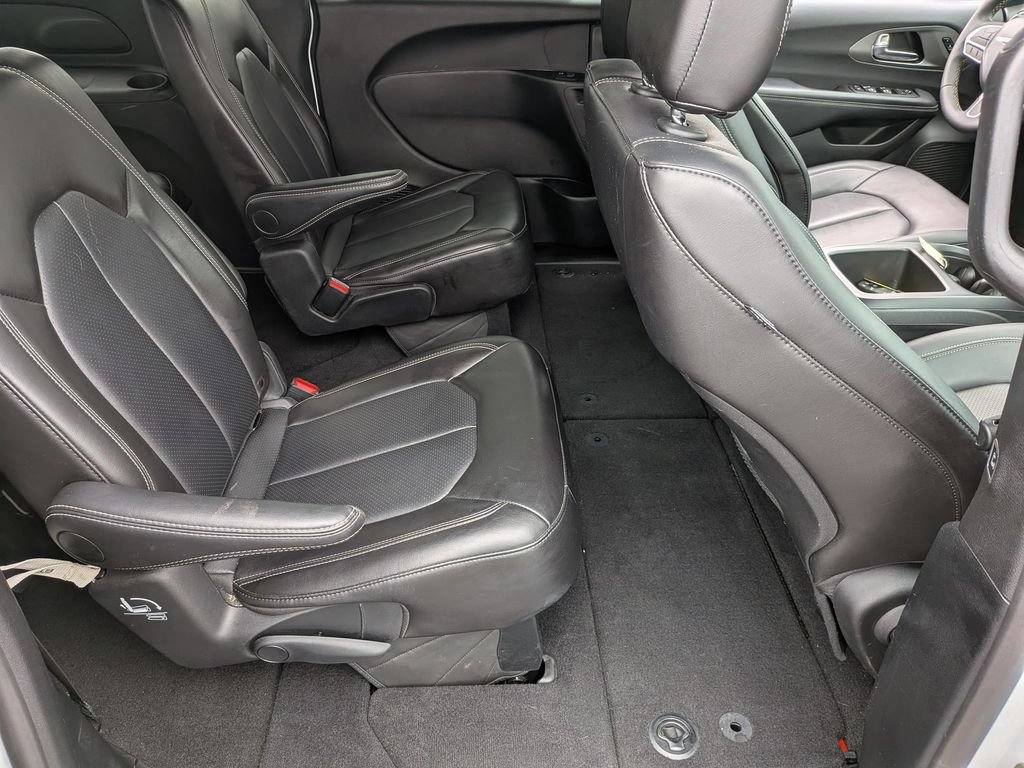 Certified 2025 Chrysler Pacifica Select FWD image 28