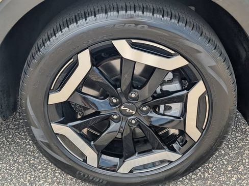 Used 2023 Kia Telluride EX w/ EX Captain's Chair Package FWD image 5