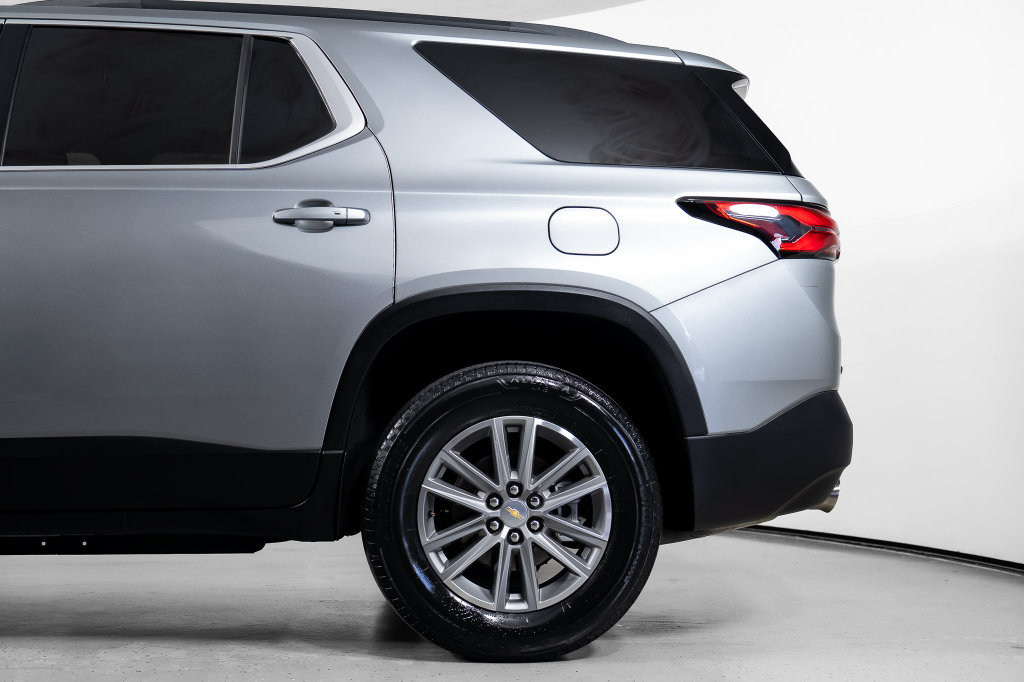 Used 2023 Chevrolet Traverse LT FWD image 15