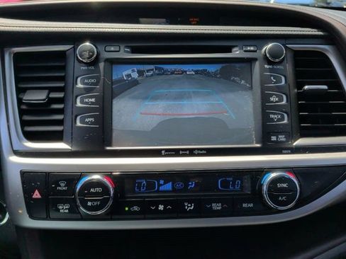 Used 2017 Toyota Highlander XLE AWD/4WD image 22