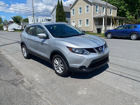 Used 2018 Nissan Rogue Sport SV FWD image 3