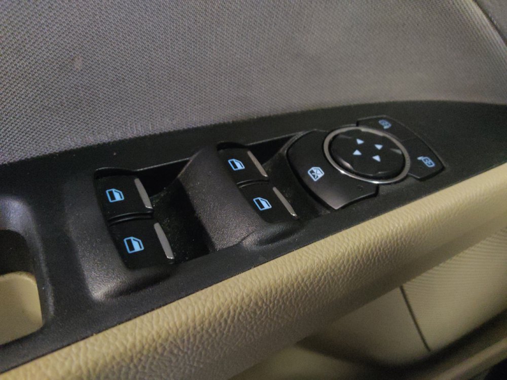 Used 2019 Ford Fusion SE FWD image 27