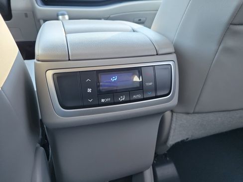 Used 2014 Toyota Highlander Limited image 15