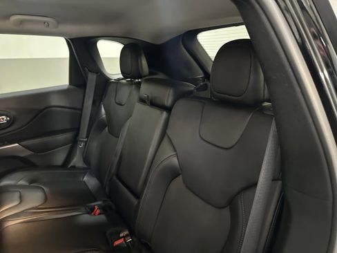 Used 2022 Jeep Cherokee Latitude Lux w/ Mopar Interior Package image 20