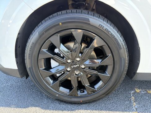 Used 2024 Kia Carnival SX Prestige FWD image 9