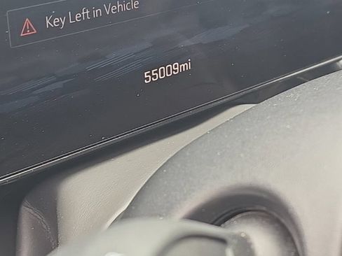 Certified 2025 Chevrolet Suburban LT AWD/4WD image 9