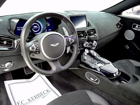 Used 2019 Aston Martin V8 Vantage Coupe image 24