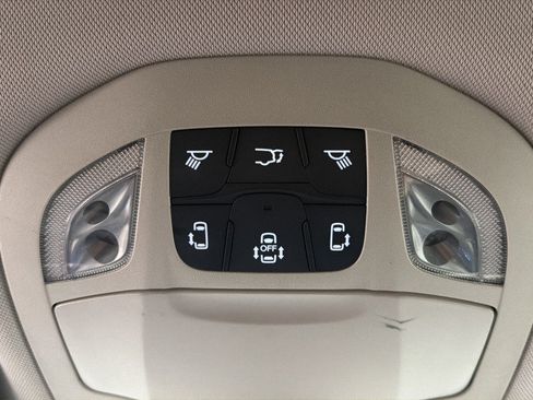 Used 2018 Chrysler Pacifica Touring Plus FWD image 24
