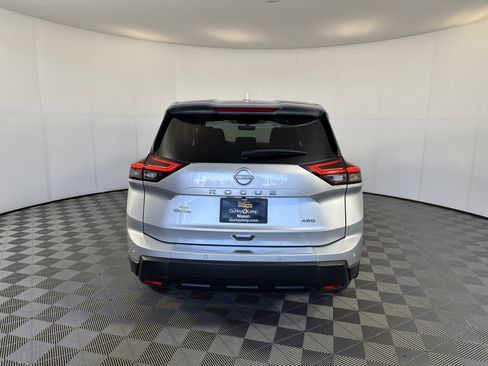 Certified 2025 Nissan Rogue SV image 9