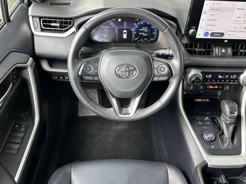 Used 2025 Toyota RAV4 XSE w/ Advanced Technology Package AWD/4WD image 14