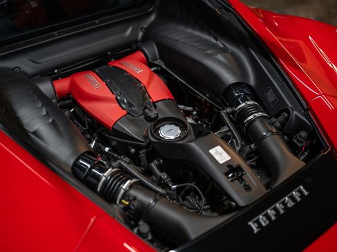 Used 2021 Ferrari F8 Tributo RWD image 22