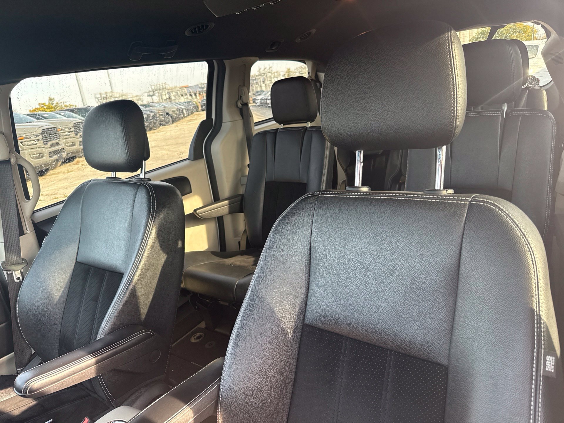 Used 2017 Dodge Grand Caravan SXT FWD image 11