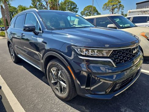 Certified 2023 Kia Sorento EX FWD image 2