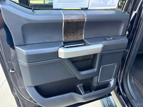 Used 2022 Ford F250 Lariat w/ Black Appearance Package AWD/4WD image 9