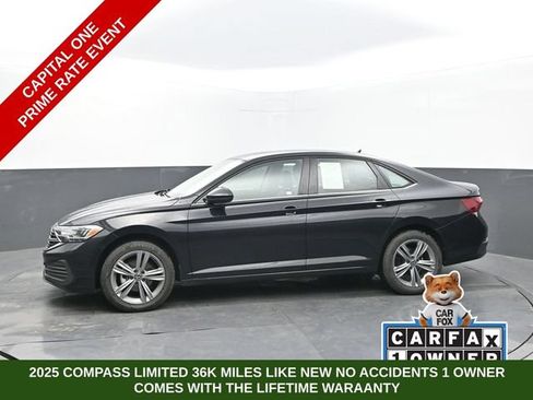 Used 2024 Volkswagen Jetta SE FWD image 2