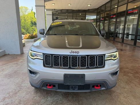 Used 2017 Jeep Grand Cherokee Trailhawk w/ Trailhawk Luxury Group AWD/4WD image 2