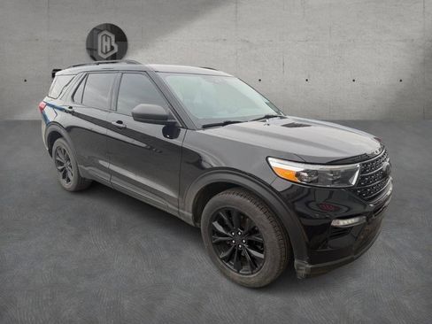 Used 2023 Ford Explorer XLT w/ Equipment Group 202A image 2
