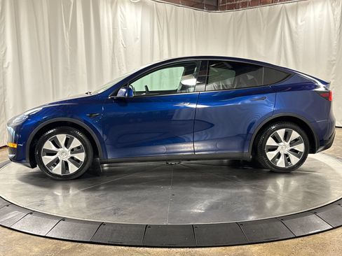 Used 2023 Tesla Model Y Long Range AWD/4WD image 8