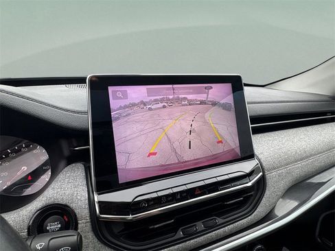 Used 2022 Jeep Compass Latitude w/ Sun and Sound Group image 24