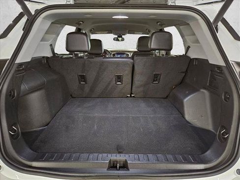 Used 2023 GMC Terrain SLT FWD image 6