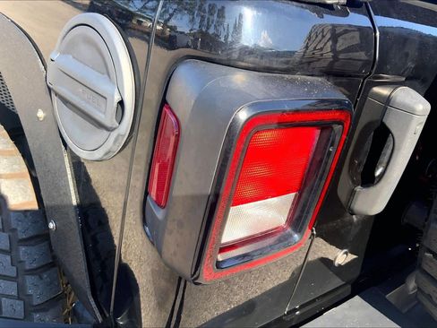 Used 2018 Jeep Wrangler Unlimited Rubicon AWD/4WD image 28