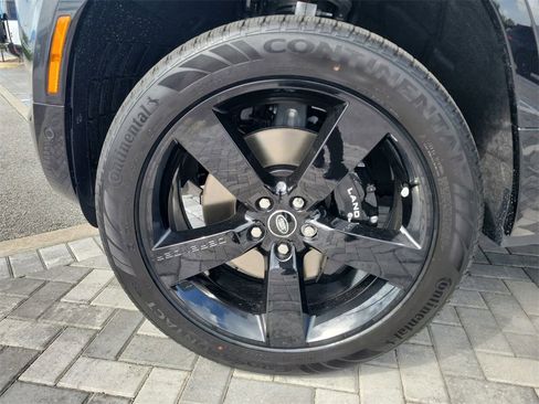 New 2025 Land Rover Defender 90 V8 image 12