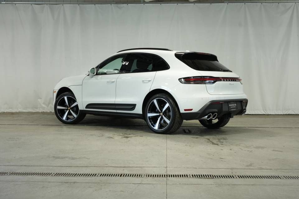 Certified 2026 Porsche Macan AWD/4WD image 3