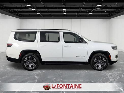 Certified 2024 Jeep Wagoneer Series II w/ Flexible Seating Group image 6