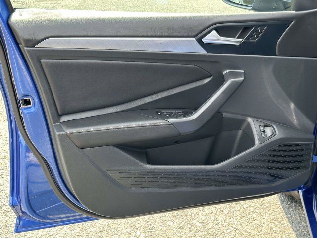 Used 2024 Volkswagen Jetta SE w/ Panoramic Sunroof Package FWD image 15