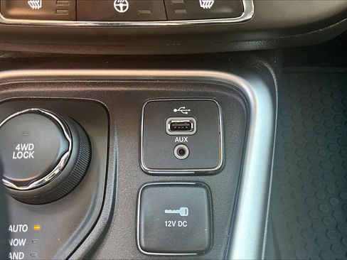 Used 2017 Jeep Compass Latitude w/ Cold Weather Group AWD/4WD image 32