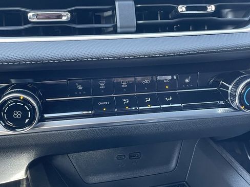 New 2026 Chevrolet Equinox LT image 10