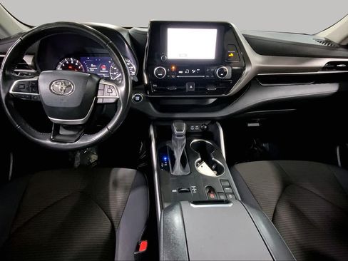 Used 2023 Toyota Highlander LE FWD image 16