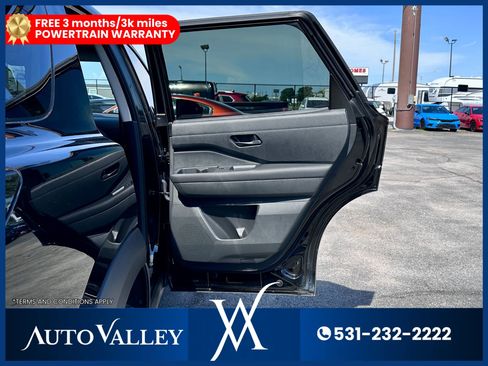 Used 2024 Nissan Pathfinder S image 23