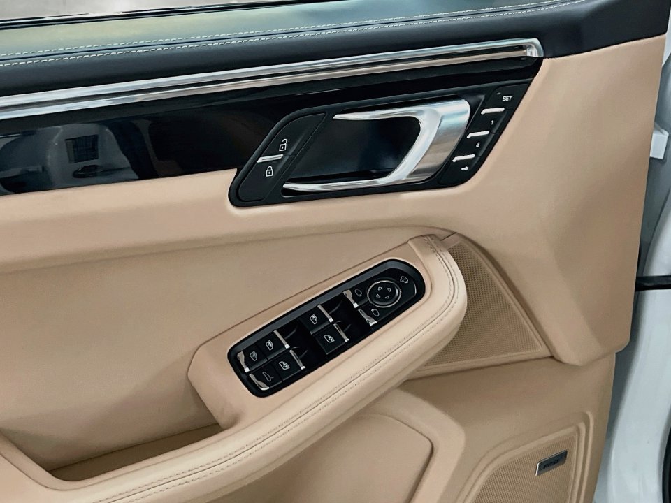 Certified 2026 Porsche Macan AWD/4WD image 20
