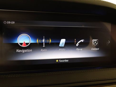 Used 2019 Mercedes-Benz S 560 4MATIC Sedan w/ AMG Line Exterior image 52