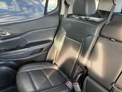 Used 2023 GMC Acadia SLT image 43