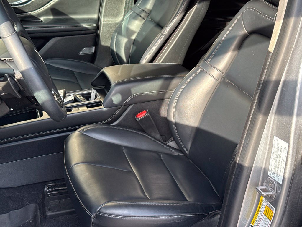 Used 2023 Lincoln Corsair AWD image 2