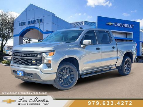 Used 2025 Chevrolet Silverado 1500 Custom image 1