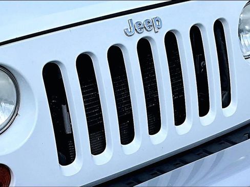 Used 2013 Jeep Wrangler Sahara w/ Dual Top Group AWD/4WD image 29