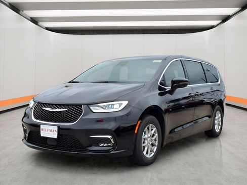 New 2026 Chrysler Pacifica Select image 4