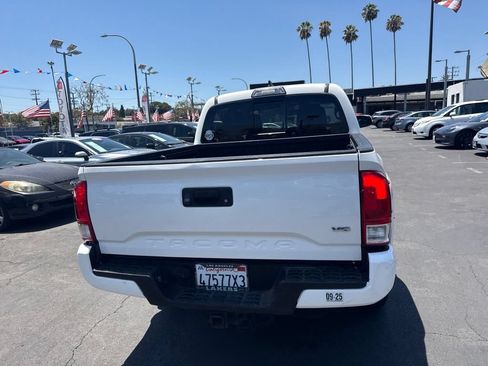 Used 2017 Toyota Tacoma 2WD Double Cab image 6