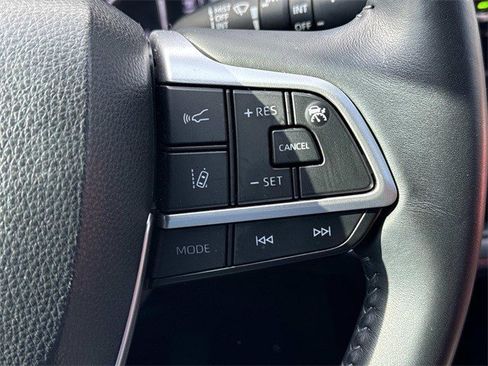 Used 2022 Toyota Highlander XSE image 24