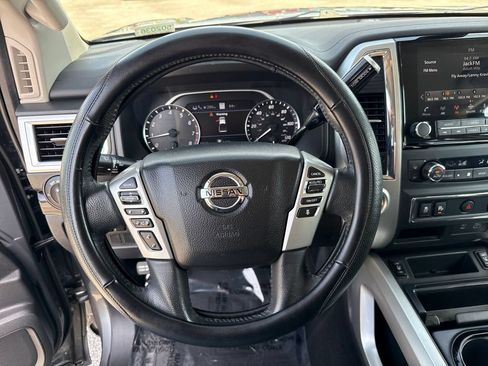 Used 2021 Nissan Titan SV w/ SV Convenience Package RWD image 15